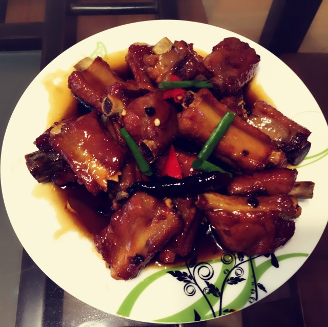啤酒烧排骨（好吃到吼吼～）