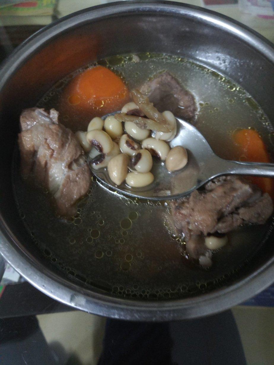 黄豆红萝卜煲猪骨汤