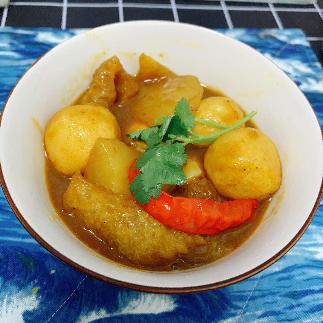 咖喱三宝（鱼蛋，猪皮，萝卜）