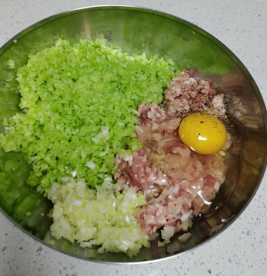 经典芹菜猪肉馅(不是经典我不发)
