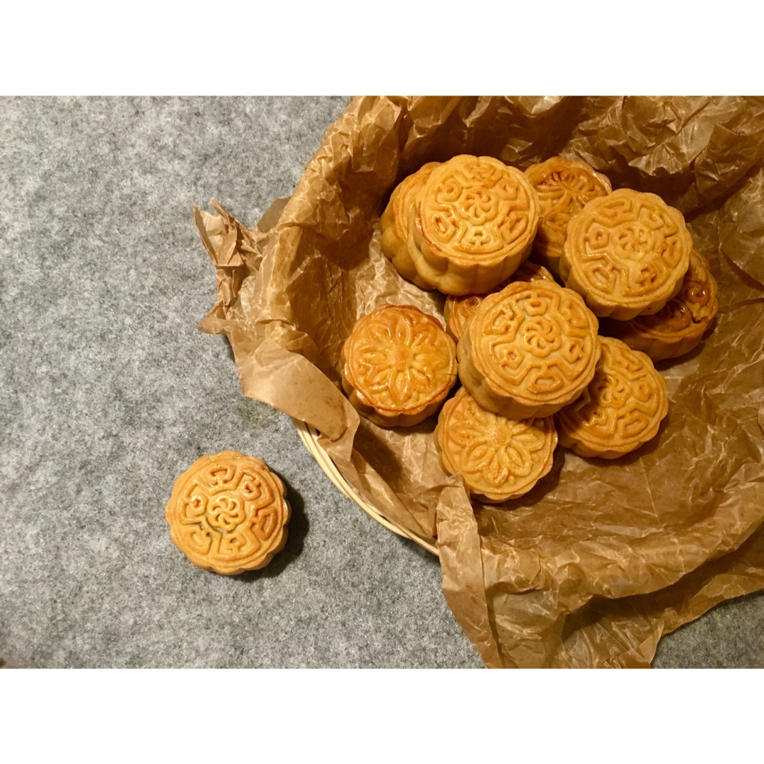 广式月饼—蛋黄莲蓉月饼