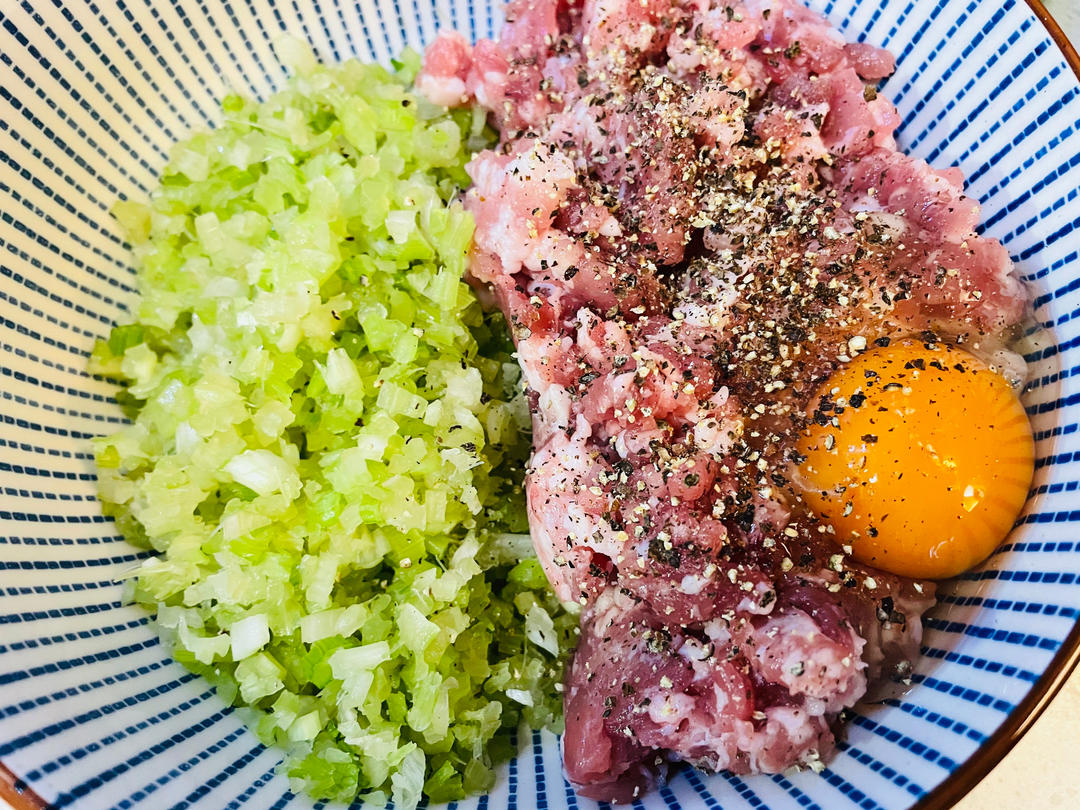 经典芹菜猪肉馅(不是经典我不发)