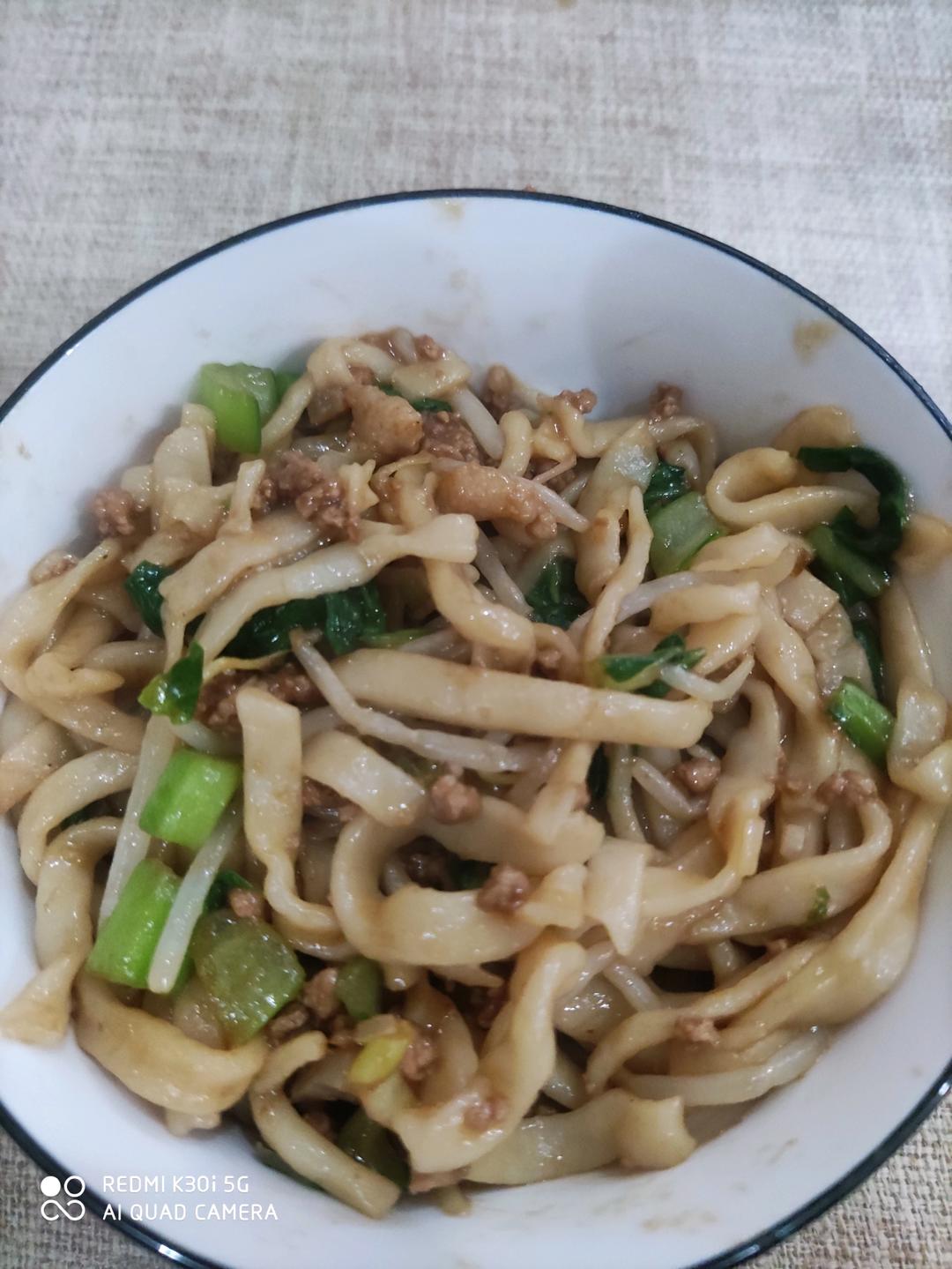 【小高姐】手擀肉臊面  手工做出口感劲道的擀面条