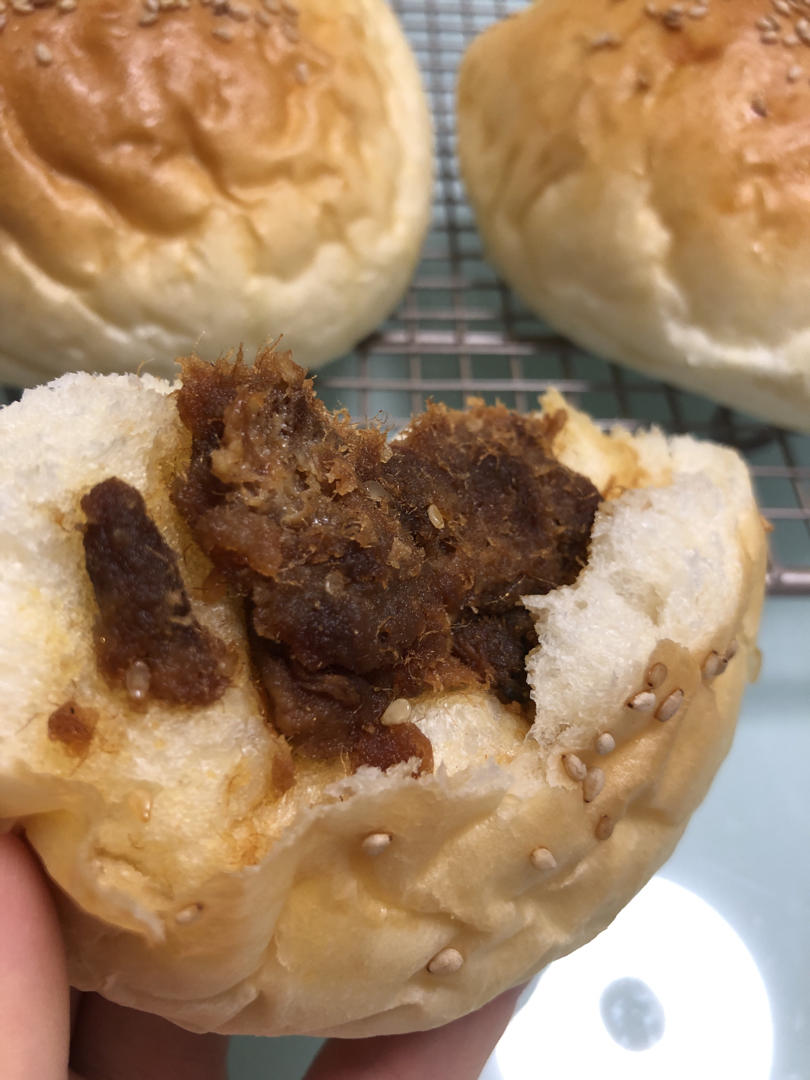 超好吃的咸蛋黄肉松小面包