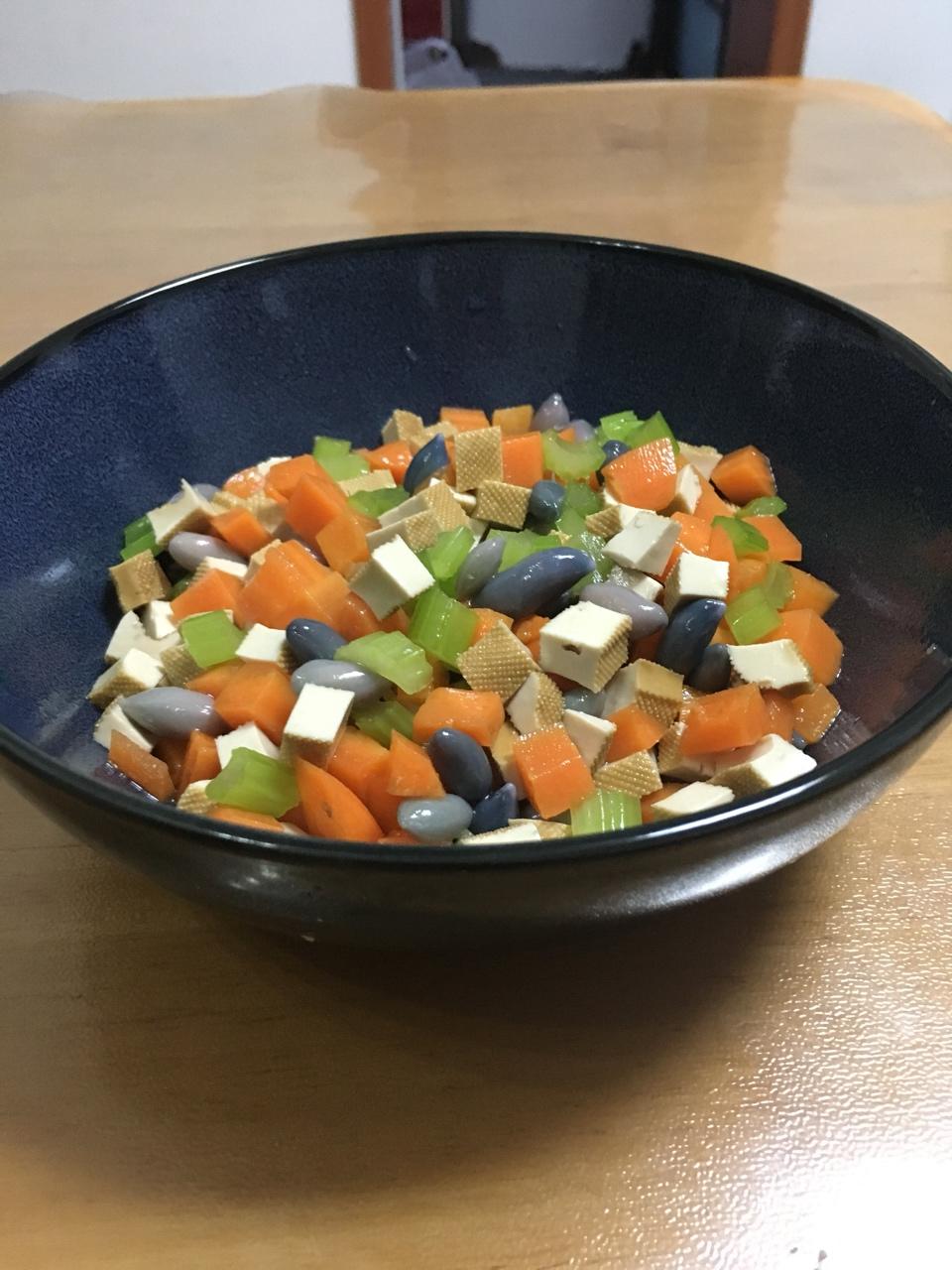 凉拌西芹花生胡萝卜