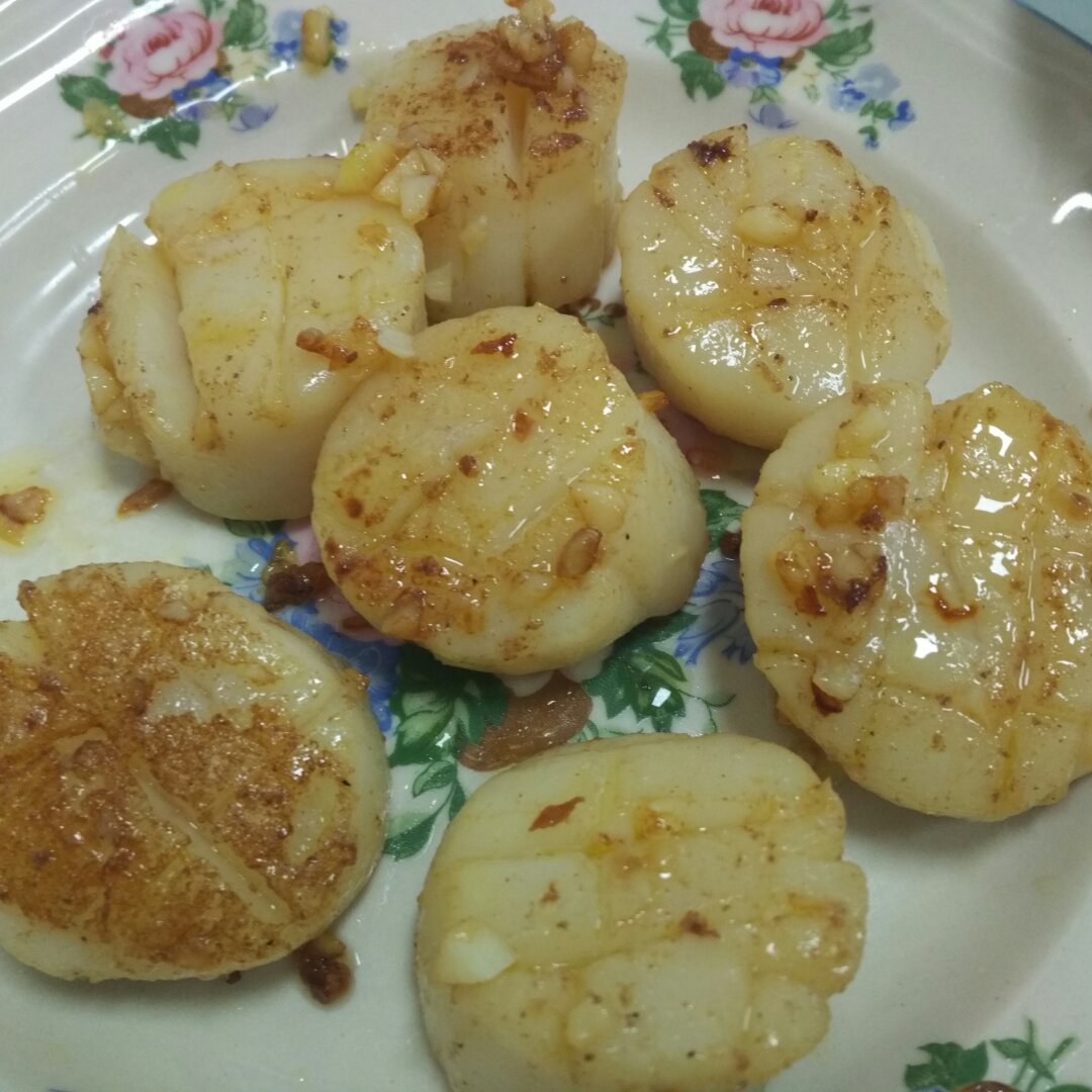 慢悠悠的大头做的香煎黄油贝柱