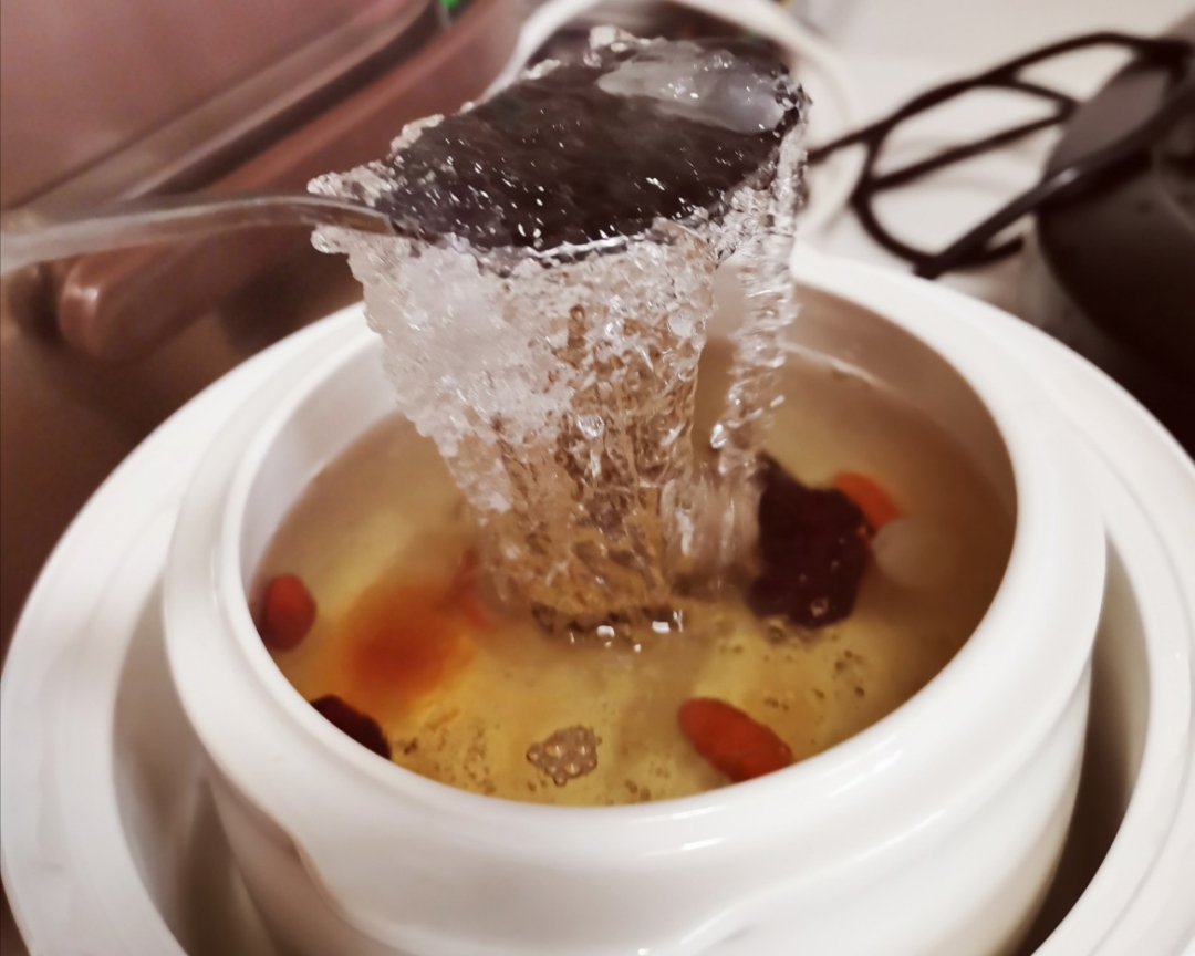 桃胶雪燕皂角米枸杞红枣甜品的做法 步骤7