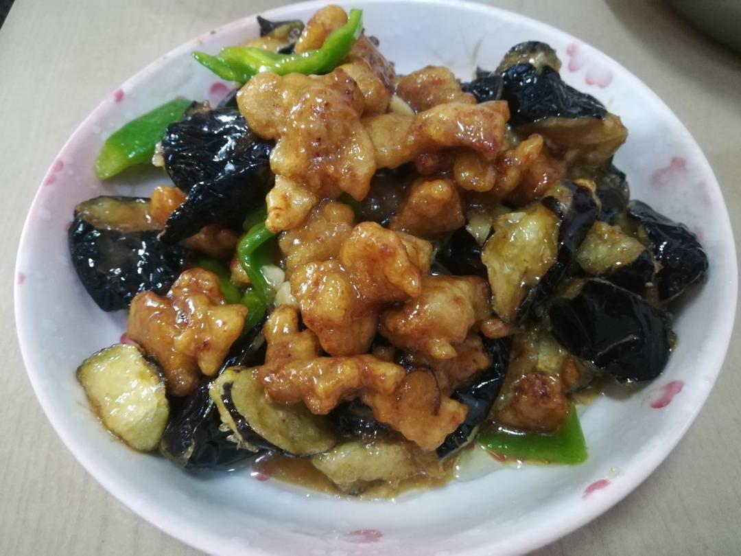 肉段烧茄子！东北菜的精髓：黢黑、稀neng、胶黏、齁咸、好吃