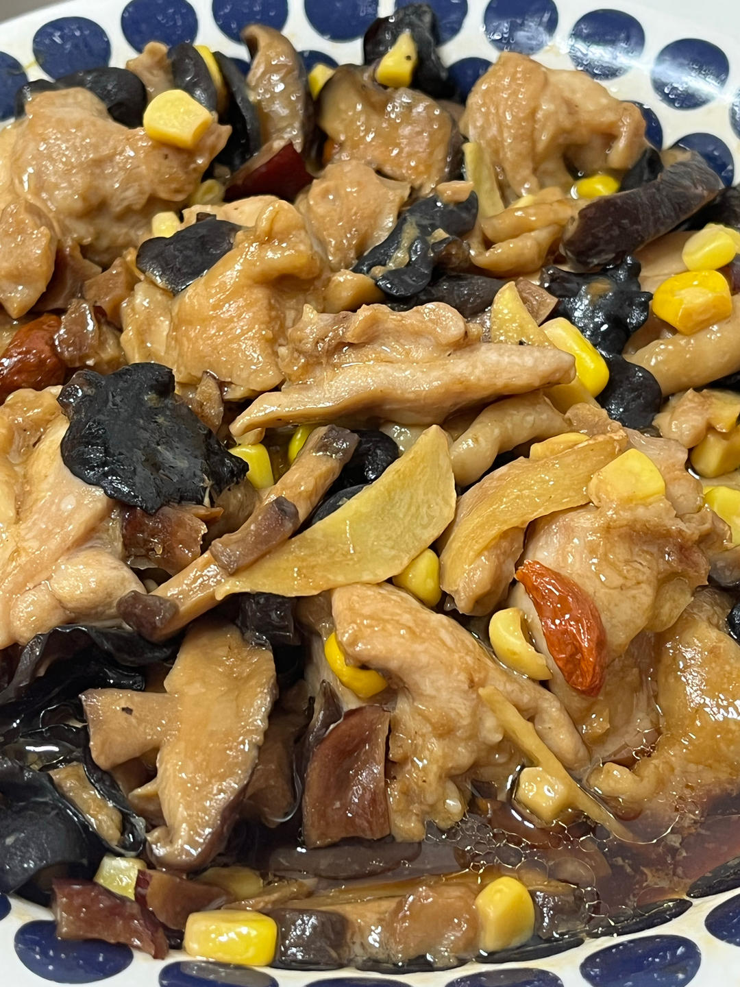 广东传统家常菜:香菇蒸鸡