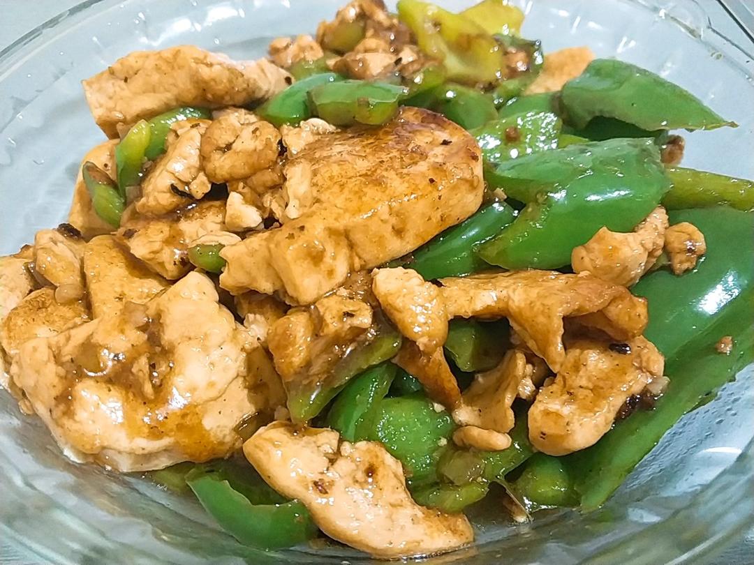 首富西红柿做的青椒炒豆腐
