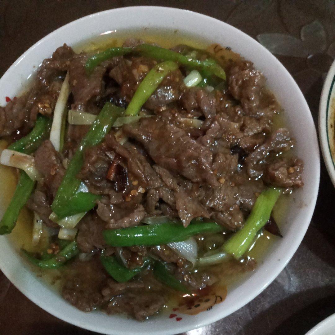 孜然牛肉炒青椒