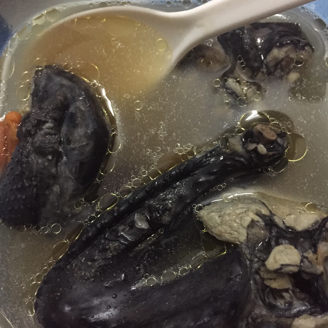 枸杞红枣乌鸡汤