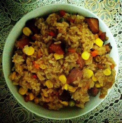 玉米青豆胡萝卜熏肉糯米饭