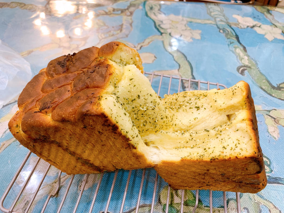 超满足的手撕大蒜黄油吐司