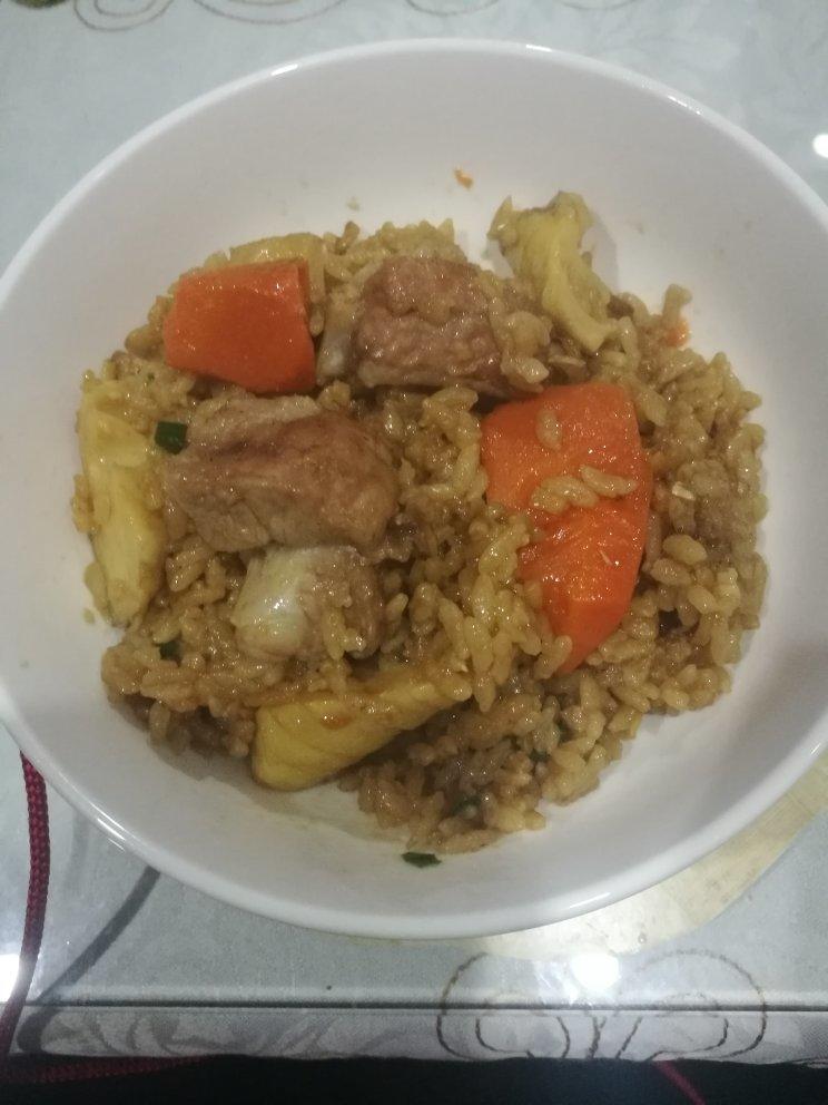【排骨焖饭】