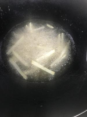 自制炸薯条🍟的做法 步骤6