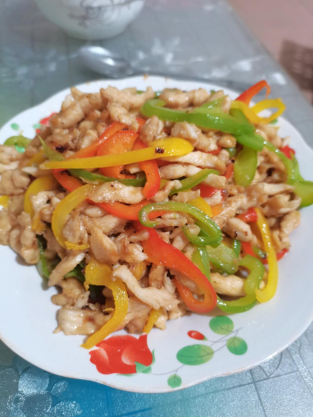巨好吃的青椒炒鸡胸肉丝，超下饭