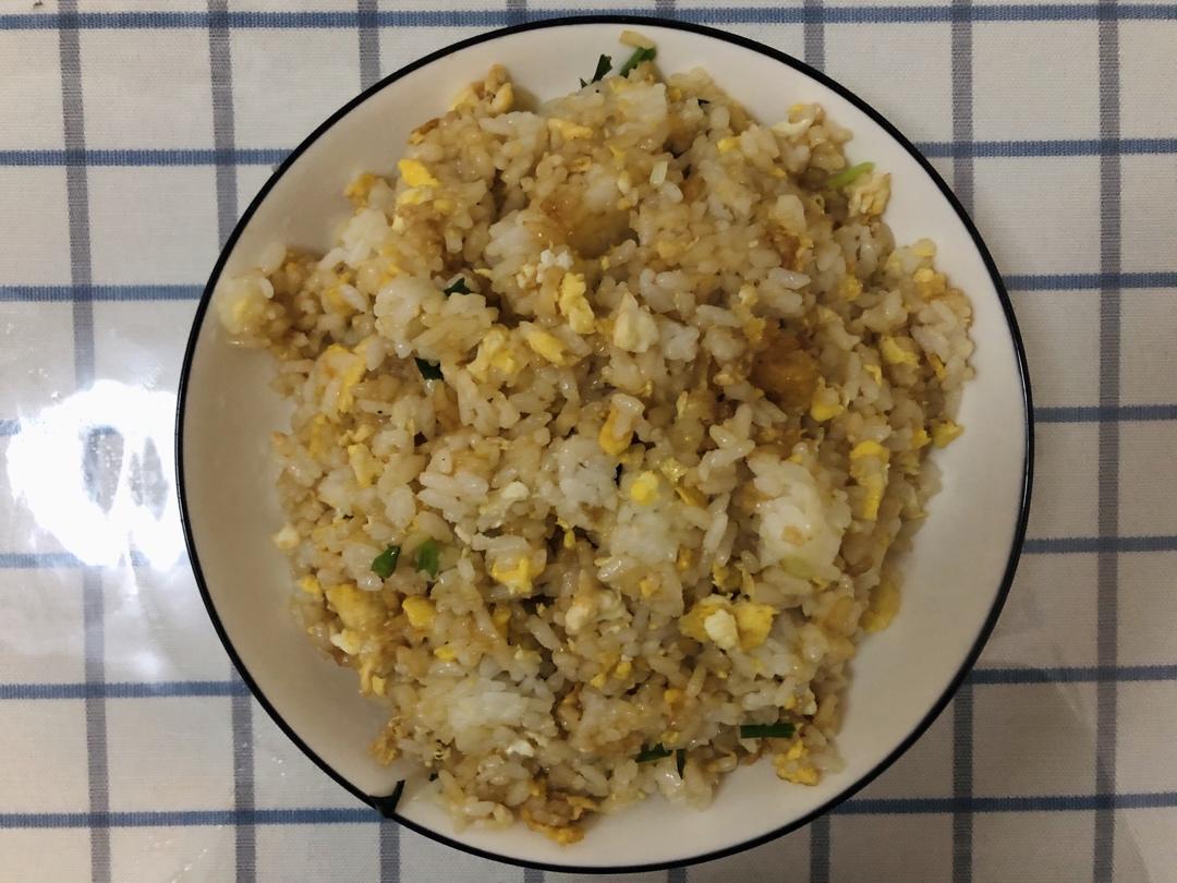 酱油炒饭（早饭吃什么🤔酱油炒米饭真好吃呀）