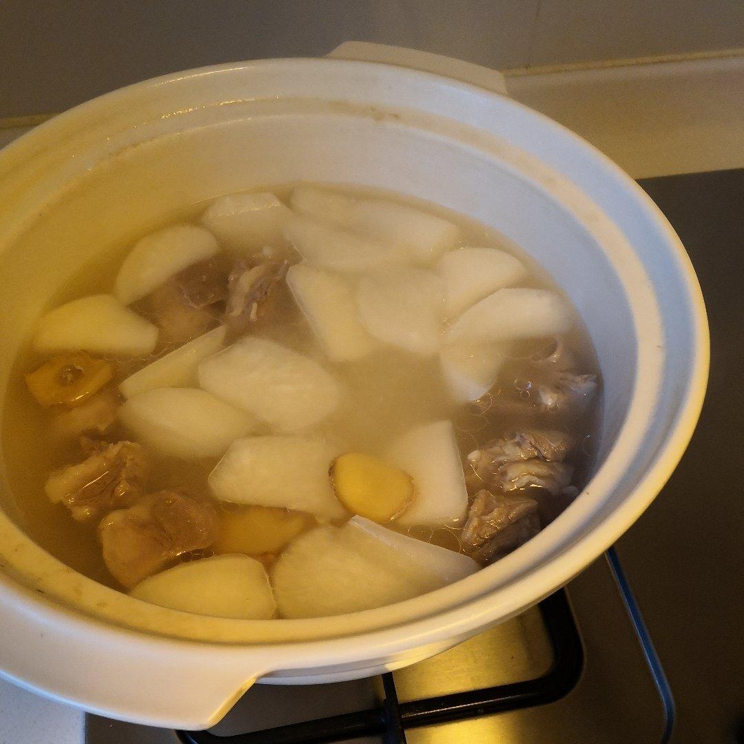 清炖羊排萝卜汤
