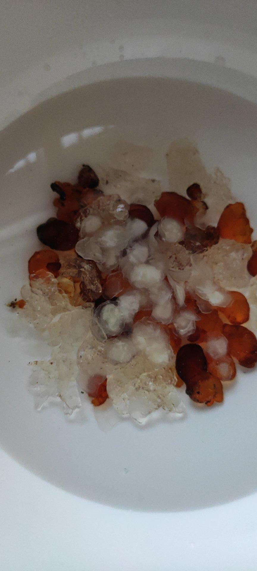 就像有句话所说：成年人的世界里，从来就没有“容易”二字。很多时候，你只能单枪匹马，直面生活的兵荒马乱。