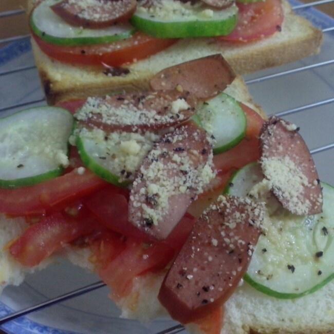 快手青瓜番茄芝士烤面包的做法