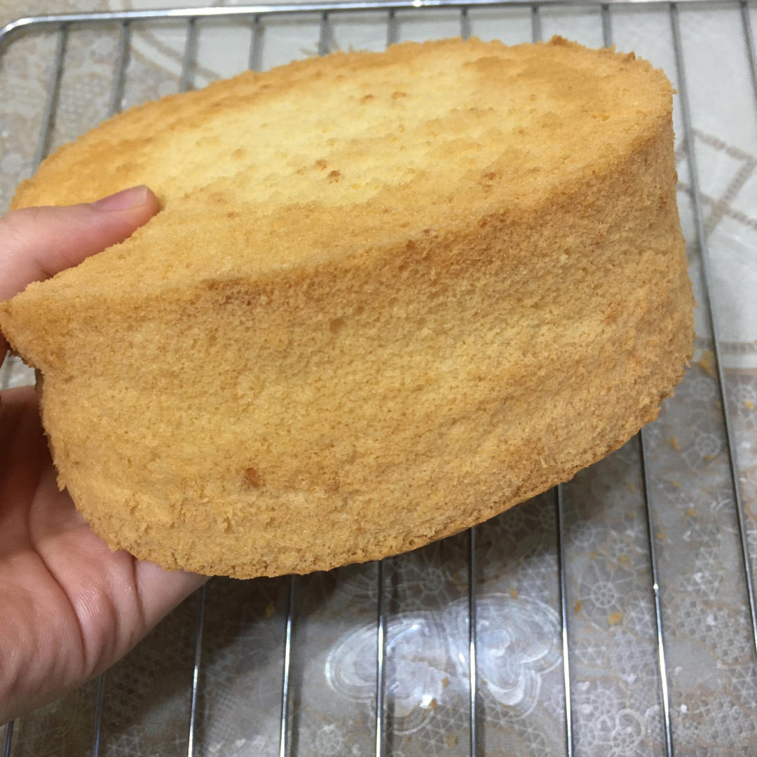 草莓奶油蛋糕/基础戚风胚，徒手脱模剖片及抹面挤花/「戚风及其衍生」烘焙视频蛋糕篇1