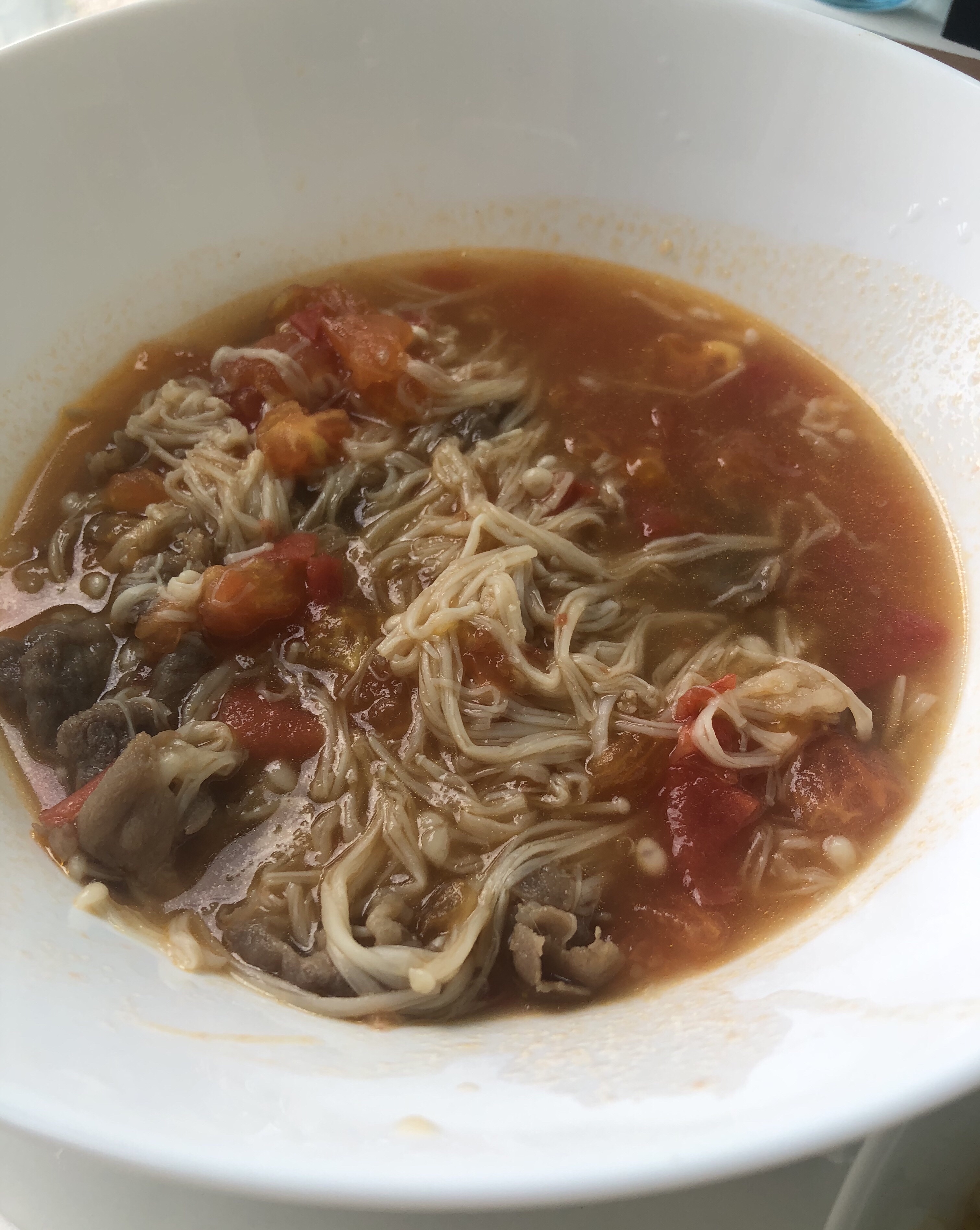 番茄金针菇牛肉卷汤