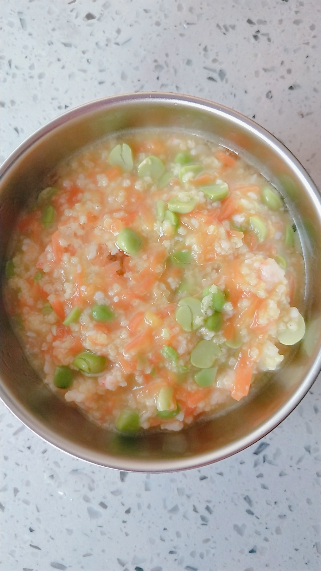 豌豆胡萝卜鲜虾粥