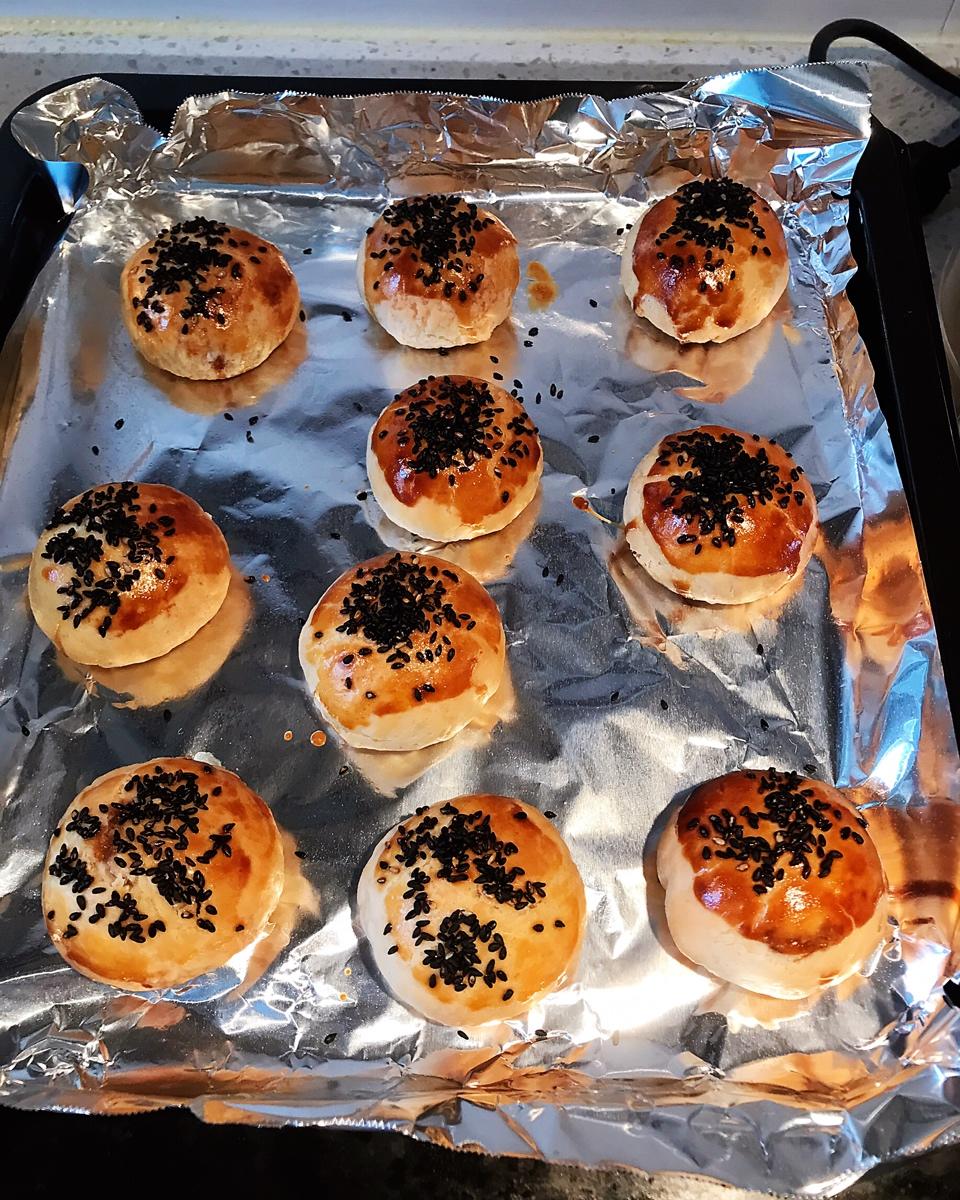 排四个小时队也买不到的鲜肉月饼，秘诀是放麻油！