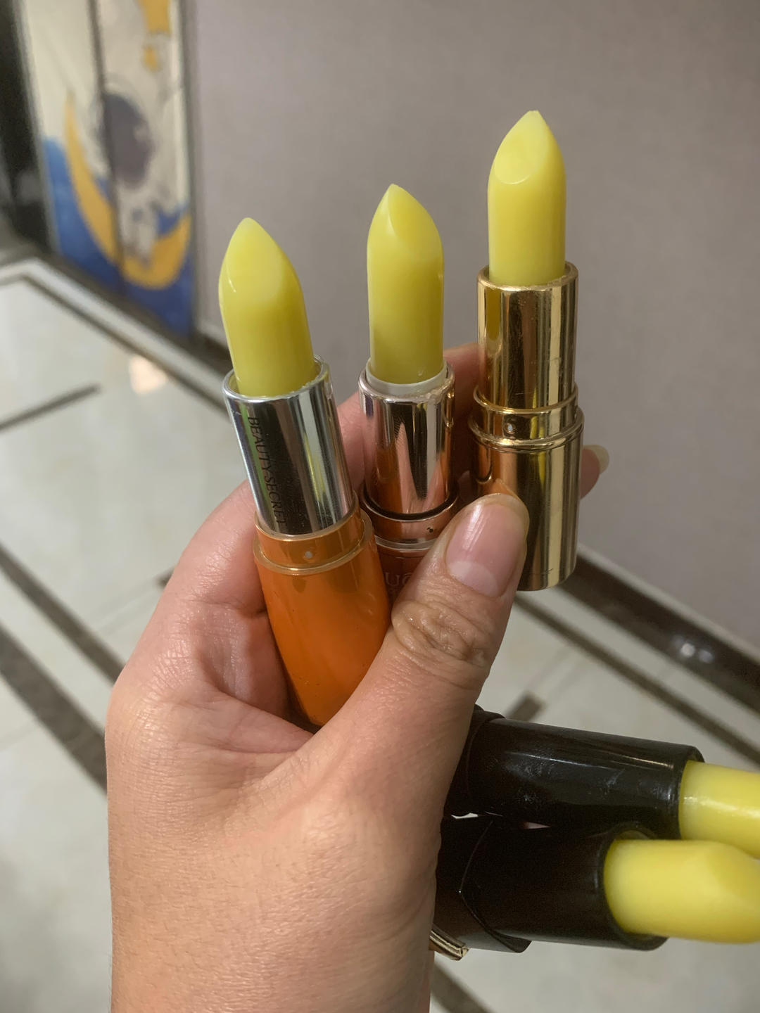 土蜂蜡润唇膏，天然到可以吃。