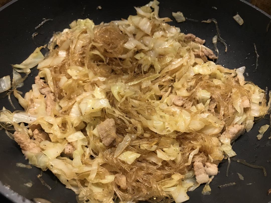 卷心菜炒粉丝 Glass noodles with Cabbage