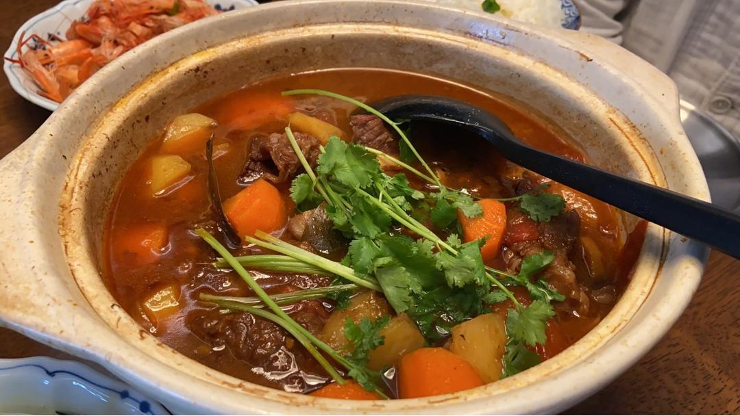 牛肋排炖胡萝卜土豆蕃茄