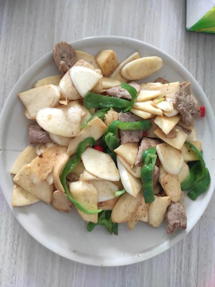 色香味俱全，好吃停不下来的茭白炒肉来啦！（健康美食）
