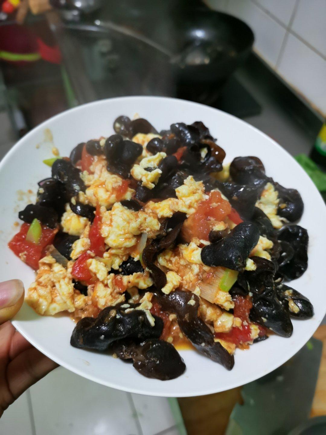 黑木耳青椒炒鸡蛋（营养又下饭）
