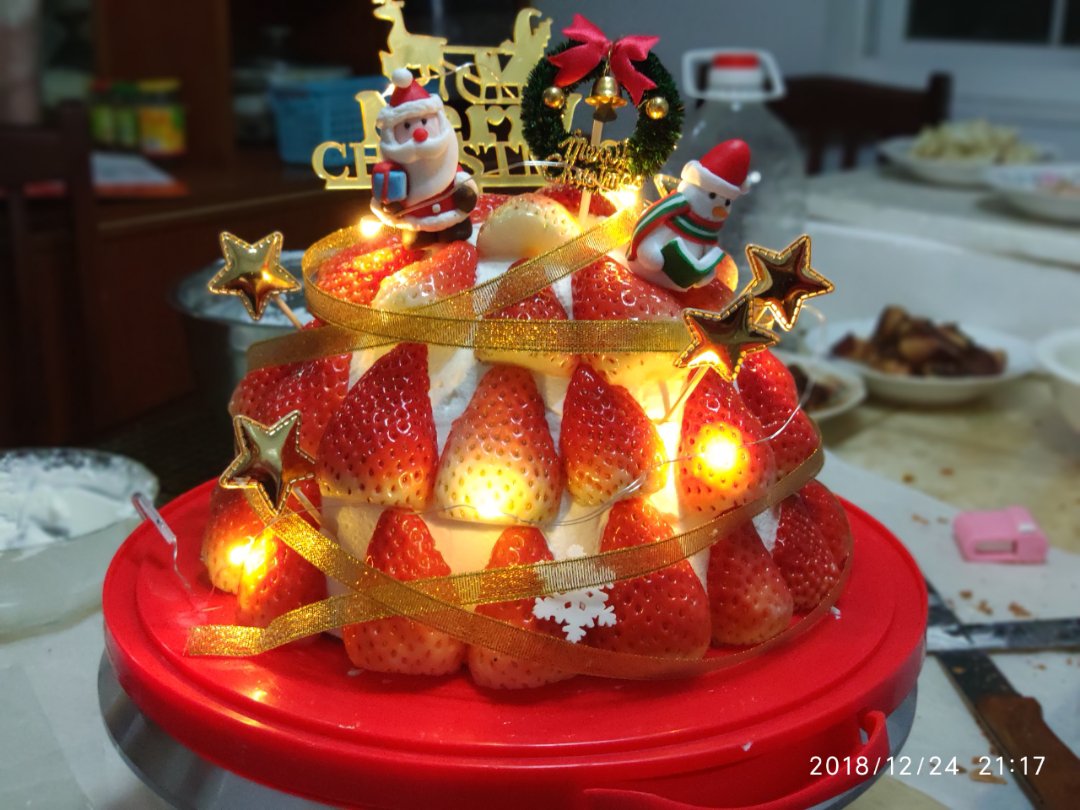 圣诞节草莓蛋糕塔