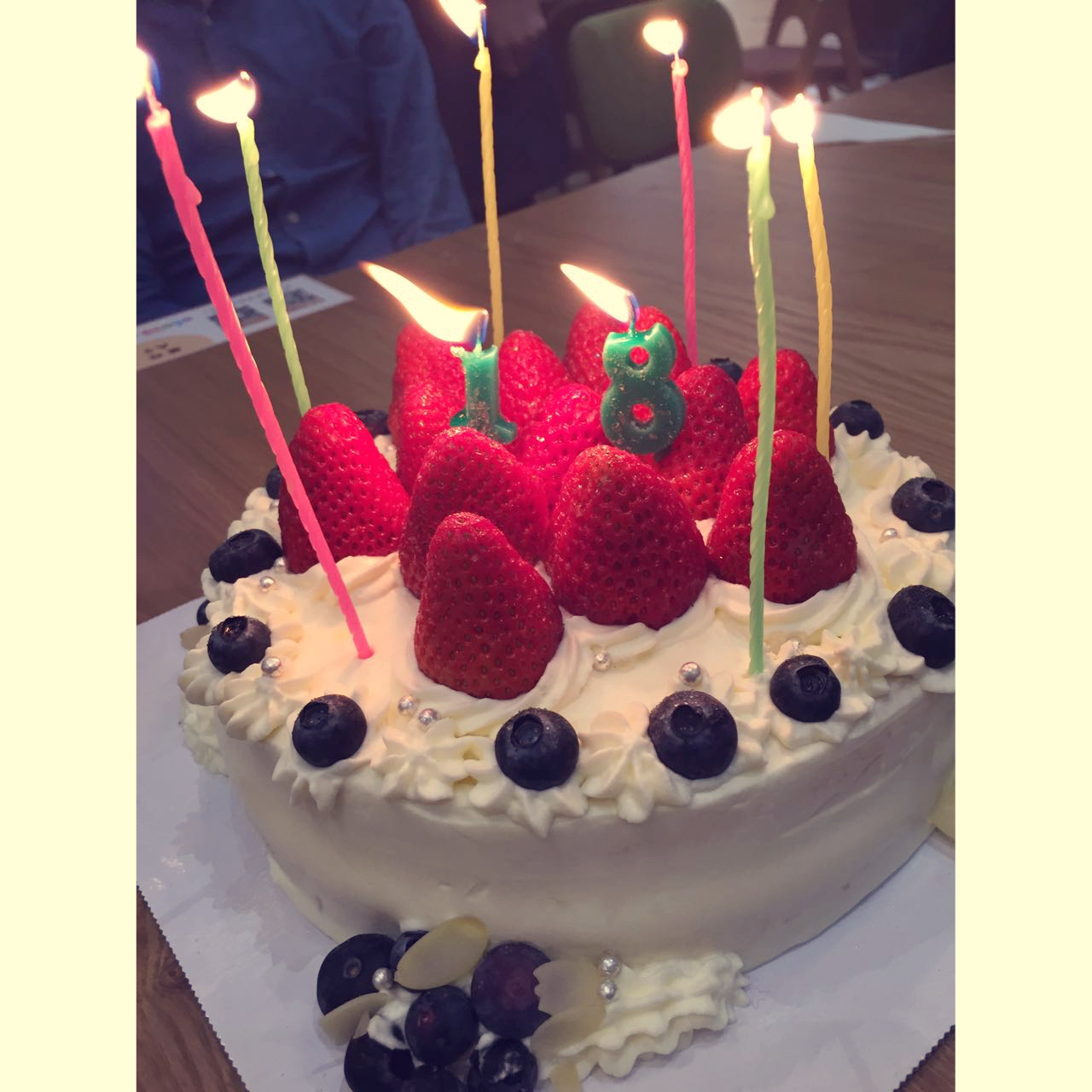 奶油水果装饰蛋糕