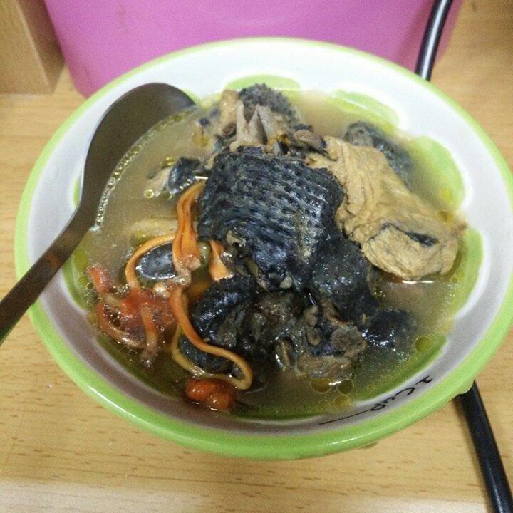 枸杞红枣乌鸡汤