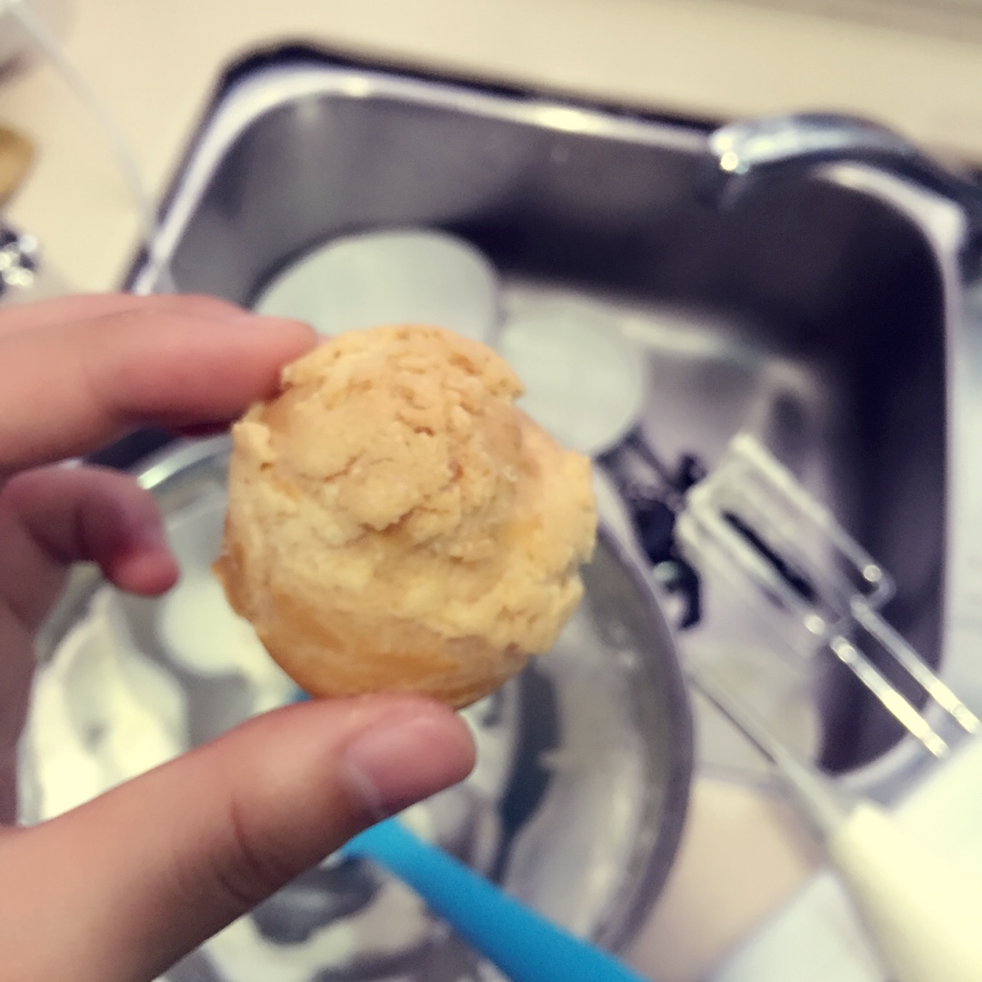 酥皮奶油泡芙--#皮黑森林#