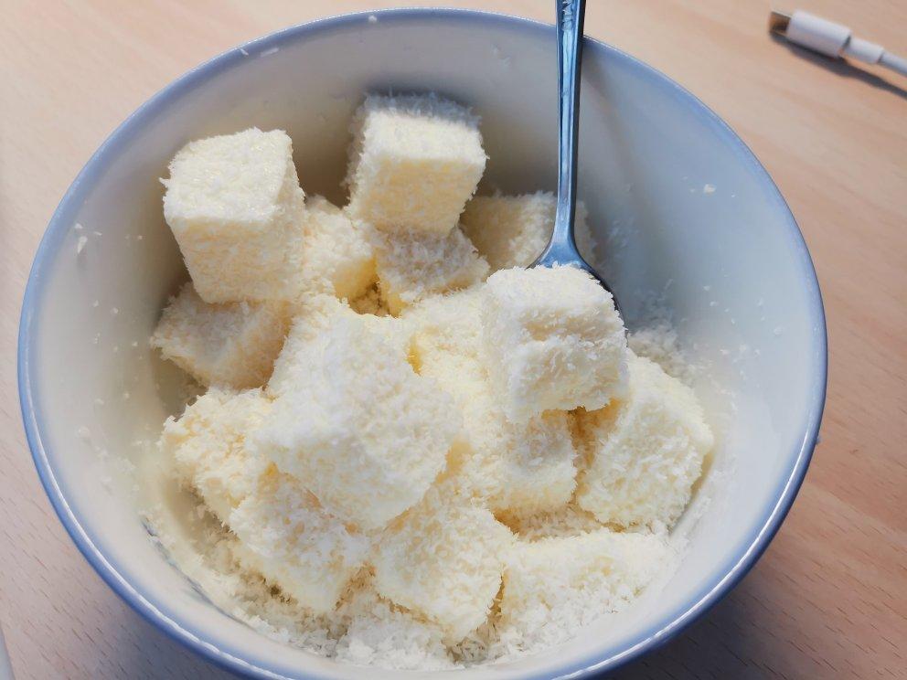 完胜85度C牛奶椰丝小方