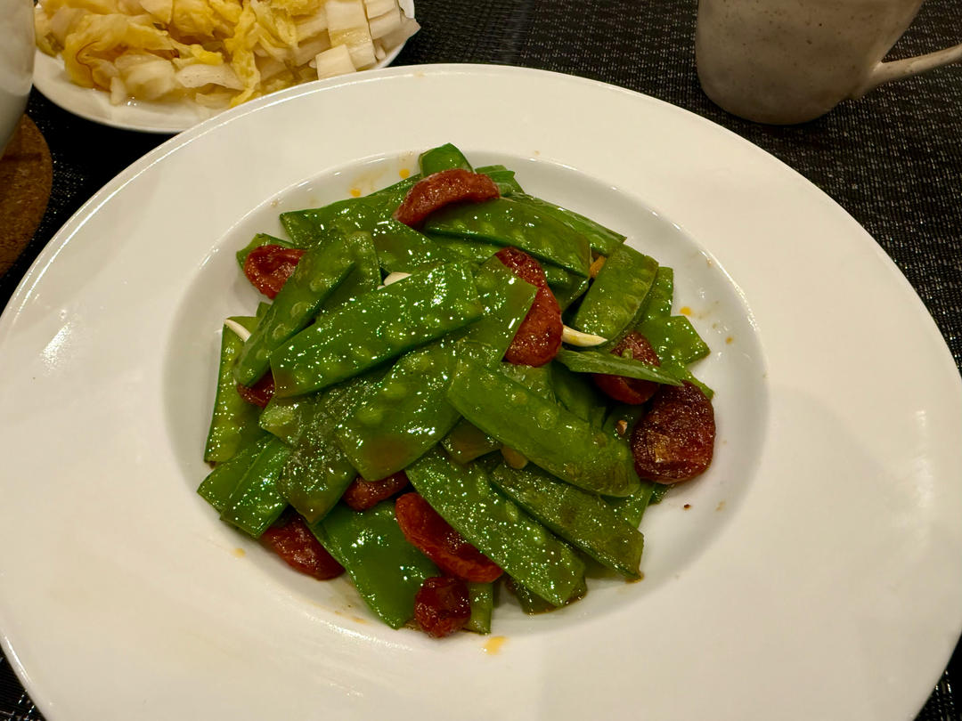 无比简单的荷兰豆炒腊肠，营养又好吃～！