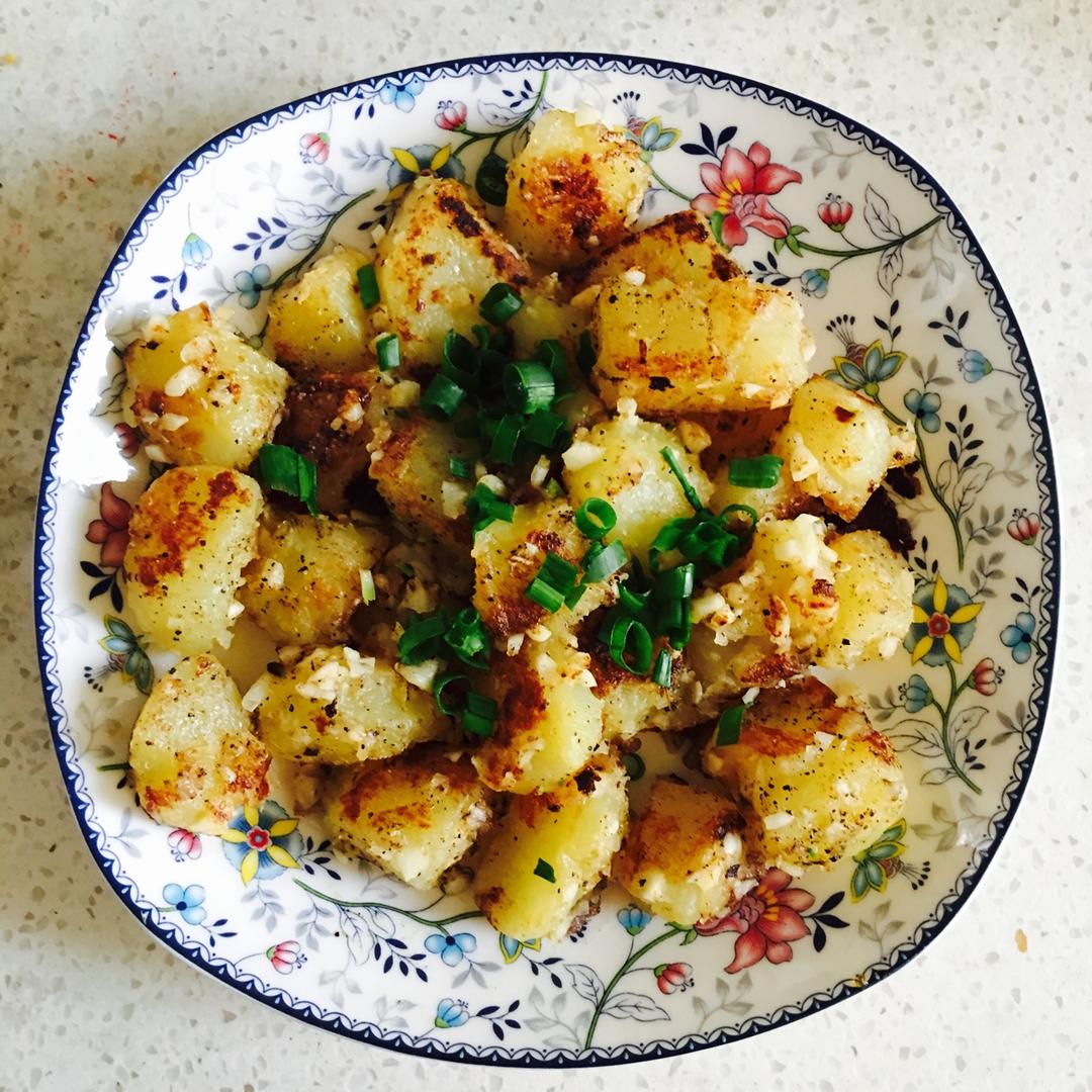 爱做饭的胖大夫做的蒜香马铃薯