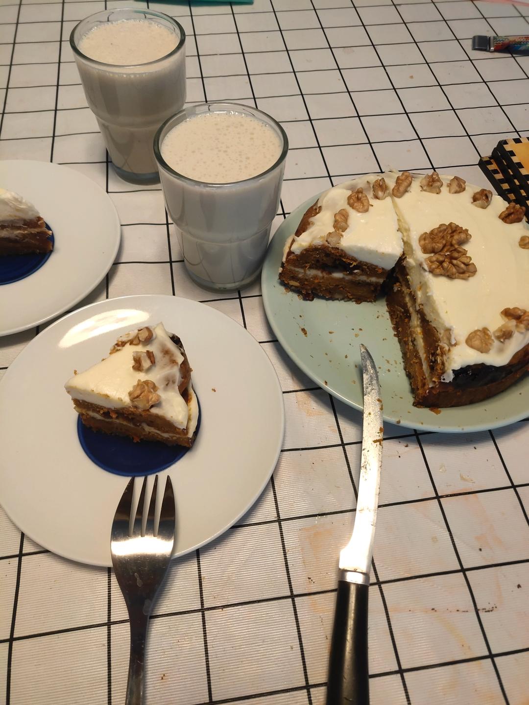 【经典胡萝卜蛋糕】 不需打发的简单快手蛋糕，胡萝卜的华丽变身 绝妙的消耗胡萝卜方法