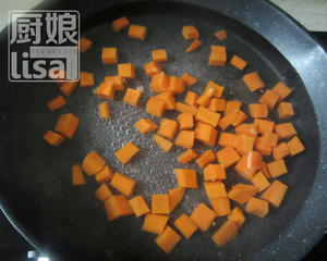 【芹菜胡萝卜拌花生】的做法 步骤2