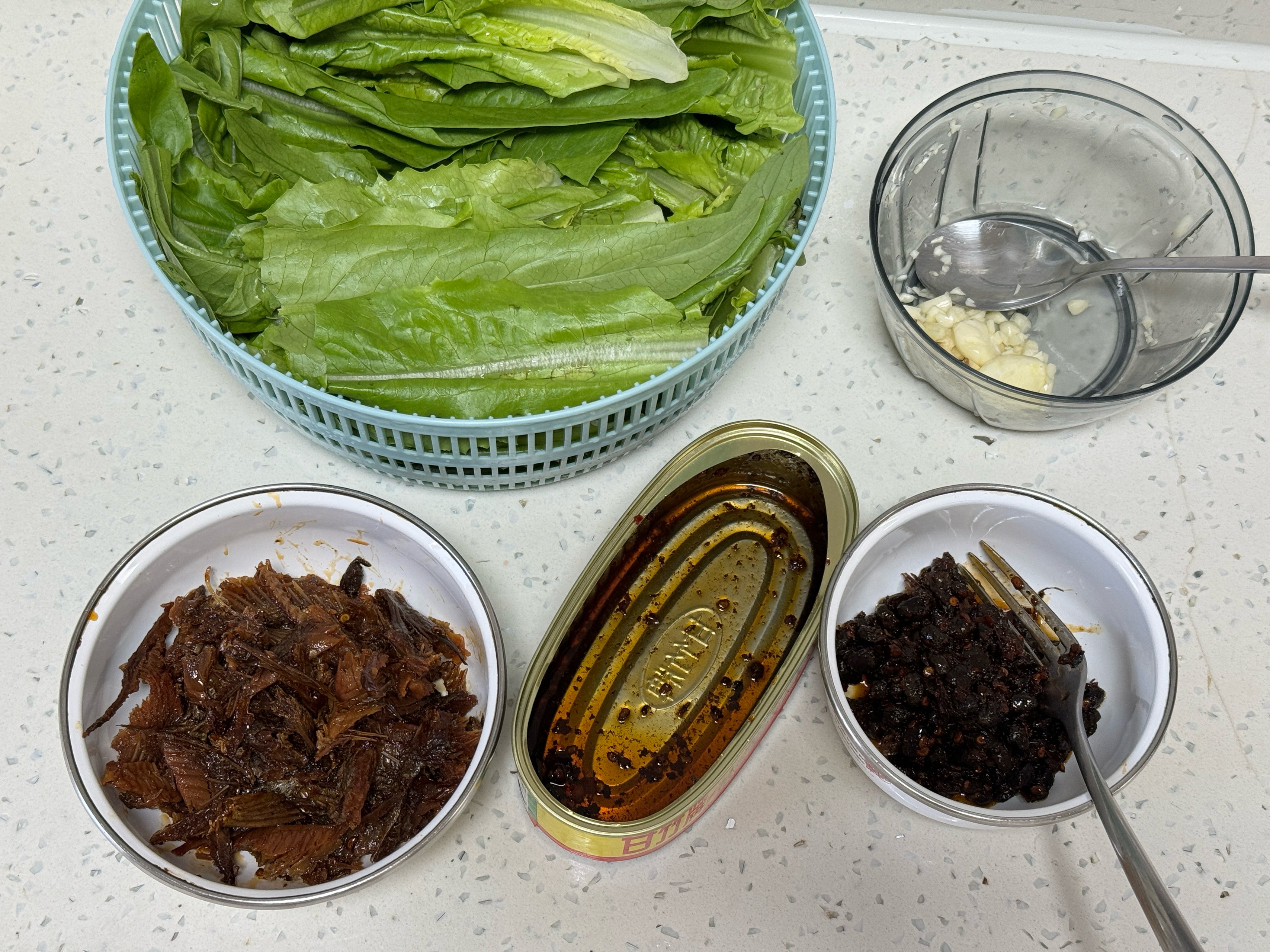 豆豉鱼炒油麦菜的做法 步骤1