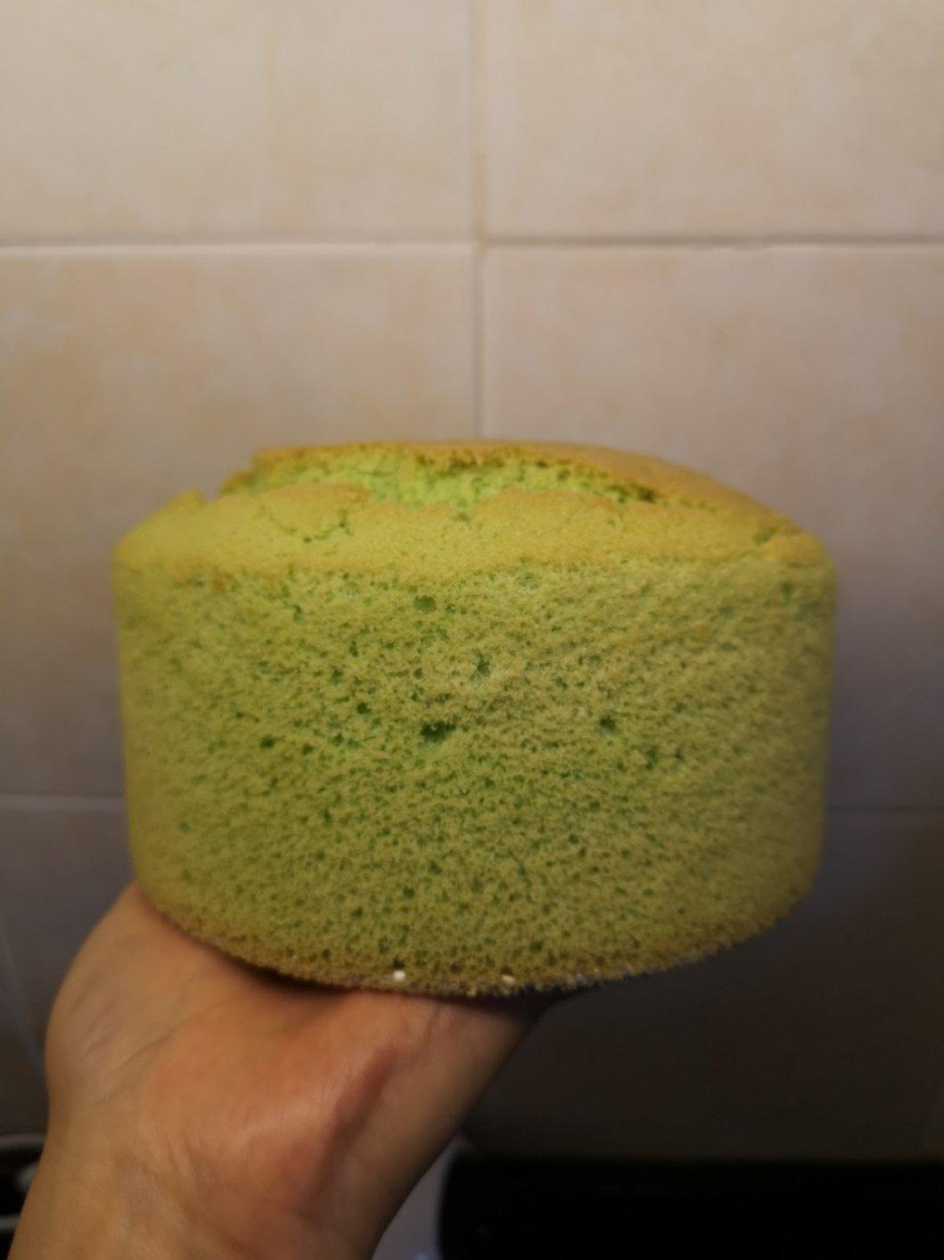新马驰名绿蛋糕～班兰戚风蛋糕 (Pandan Chiffon Cake)
