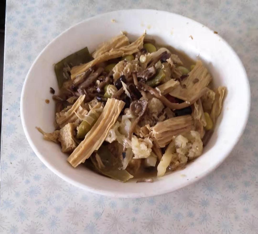 茶树菇炖腐竹（无油素食）的做法