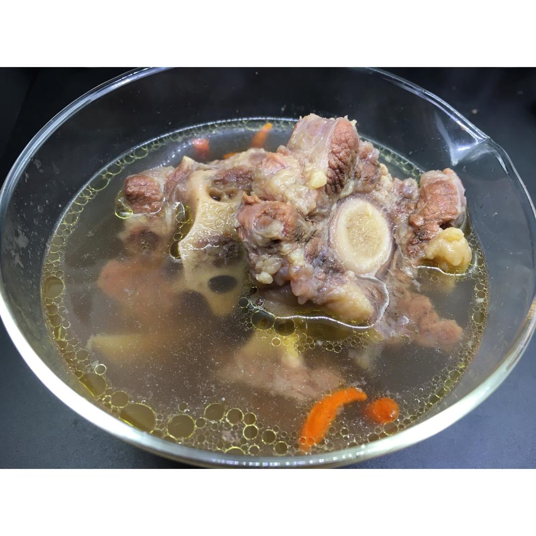 清炖牛尾汤