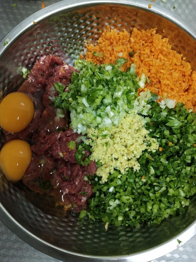 牛肉胡萝卜西芹水饺的做法