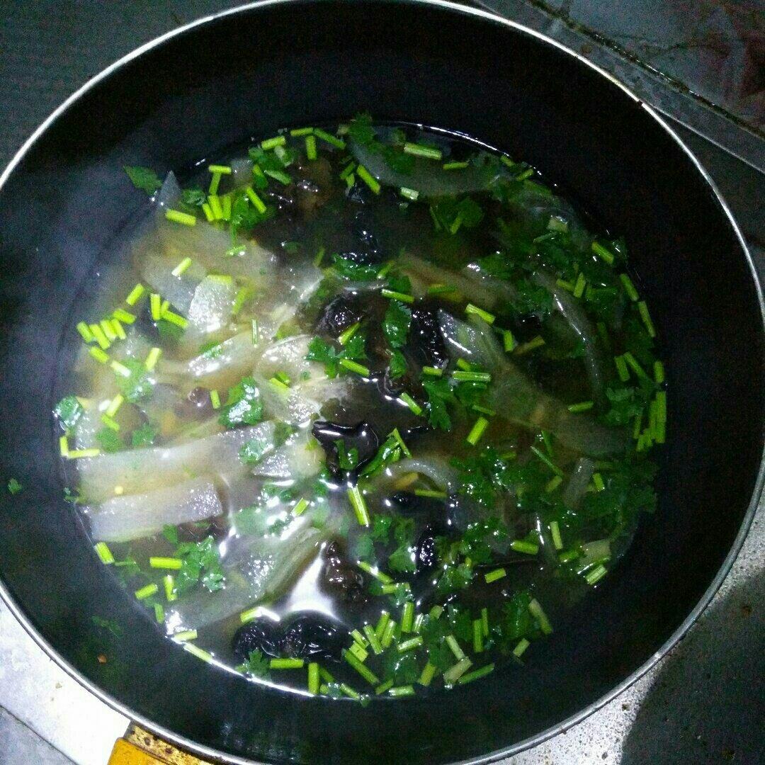 抖音最火刮油神汤：冬瓜木耳香菜汤