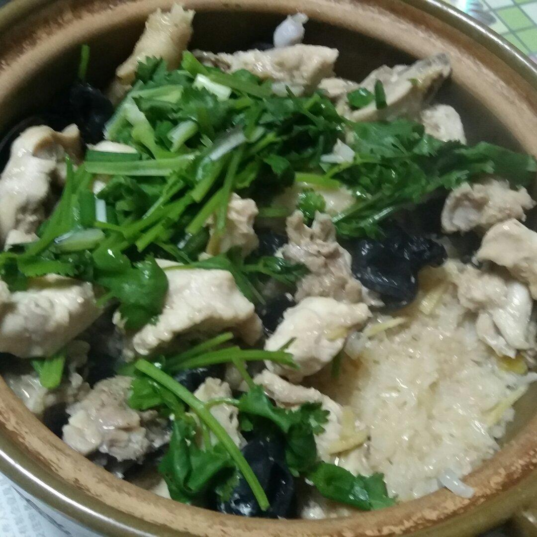 香菇滑鸡煲仔饭